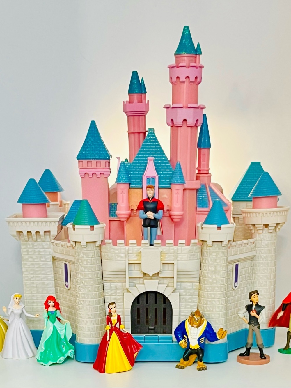 RARE Disney Parks Sleeping Beauty Castle + 14 Figures + Accessories